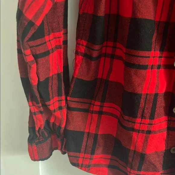 Cat& Jack Boy’s Red and Black Plaid Shirt Size Large - Picture 4 of 9